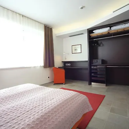 Klass 103 * 克拉尼斯卡戈拉